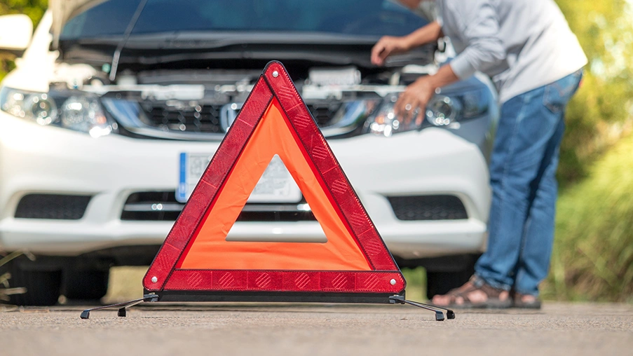 7 Must-Have Items for Your Roadside Emergency Kit